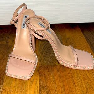 Steve Madden blush pearl accent heels